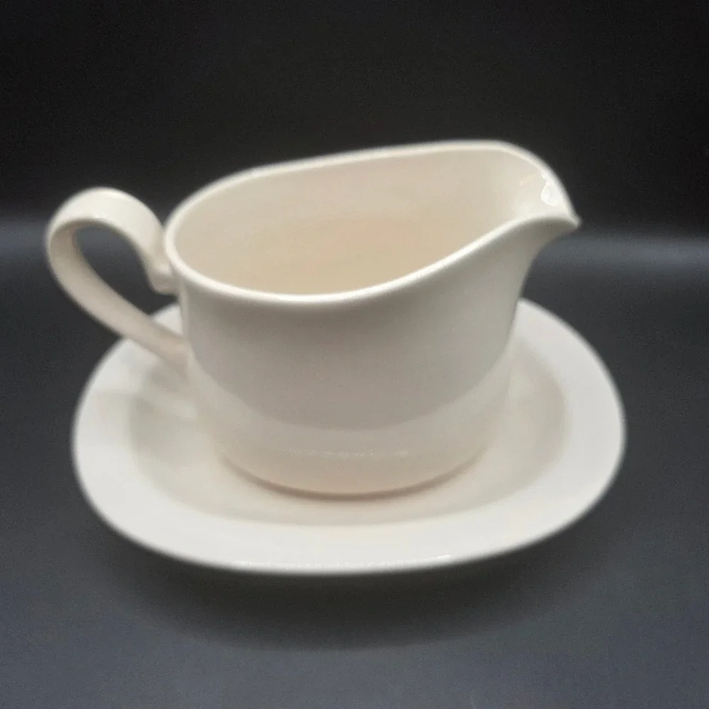 Corning White Gravy Boat with Underplate Set Microwave Safe 81-TY L9 Soft‎ White